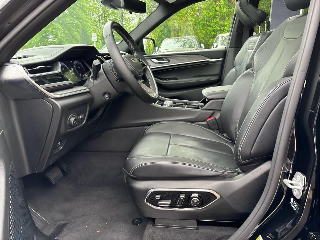 used 2022 Jeep Grand Cherokee car, priced at $35,999