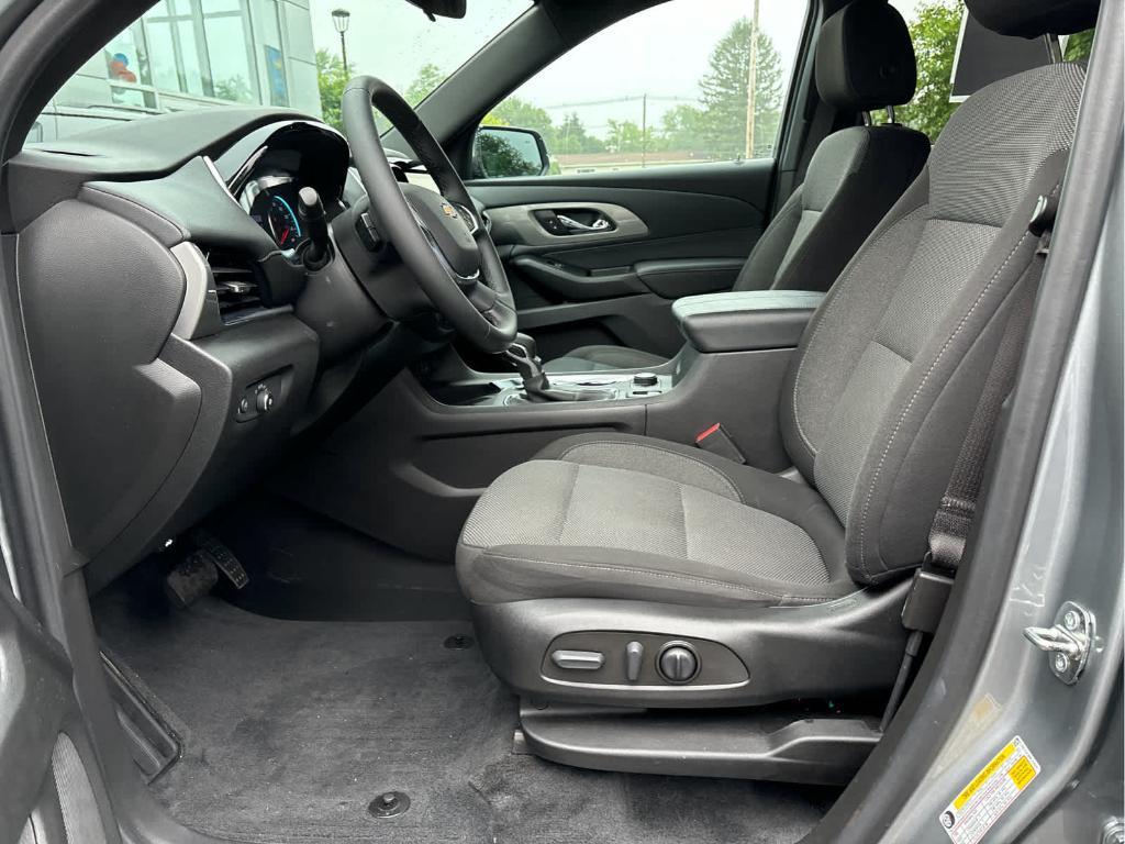 used 2023 Chevrolet Traverse car, priced at $32,299