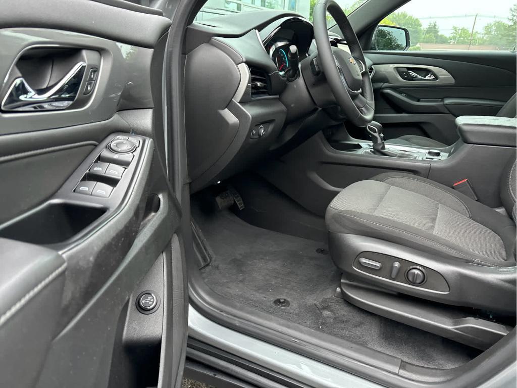 used 2023 Chevrolet Traverse car, priced at $32,299