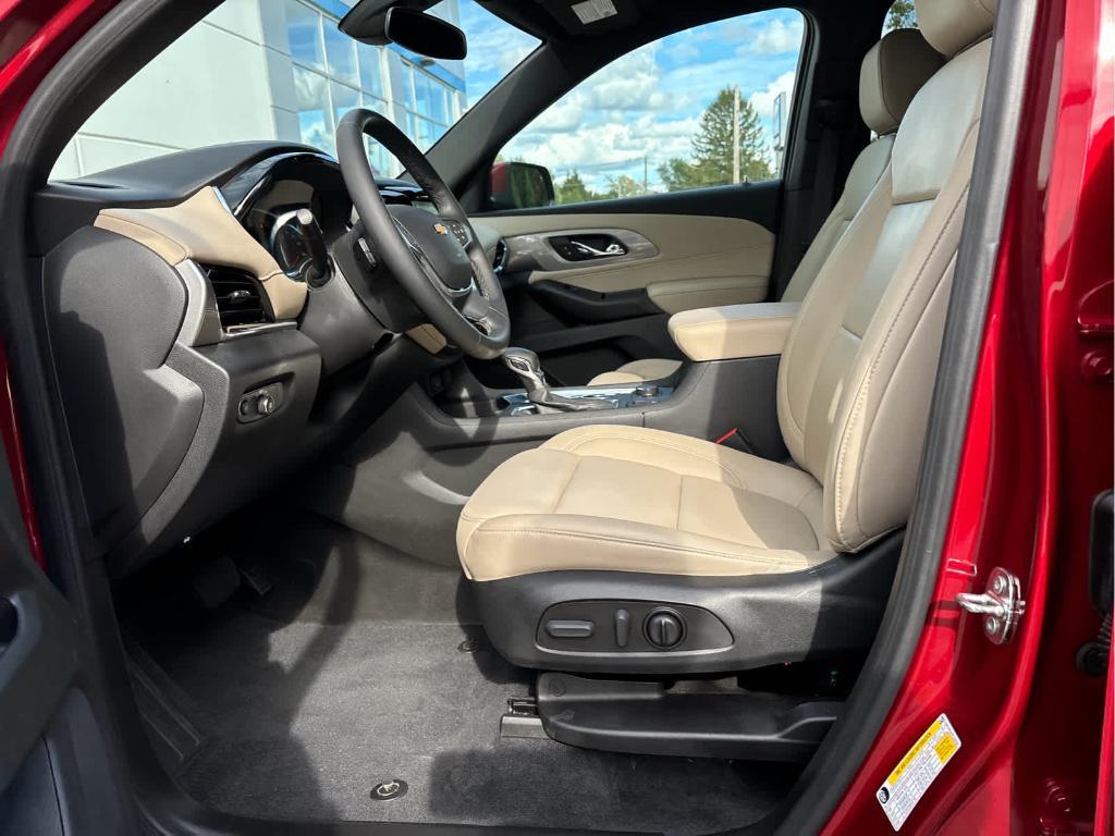 used 2023 Chevrolet Traverse car, priced at $31,599