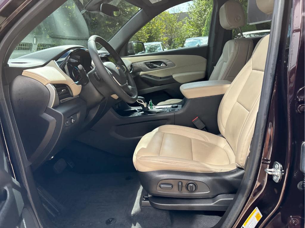 used 2023 Chevrolet Traverse car, priced at $33,499