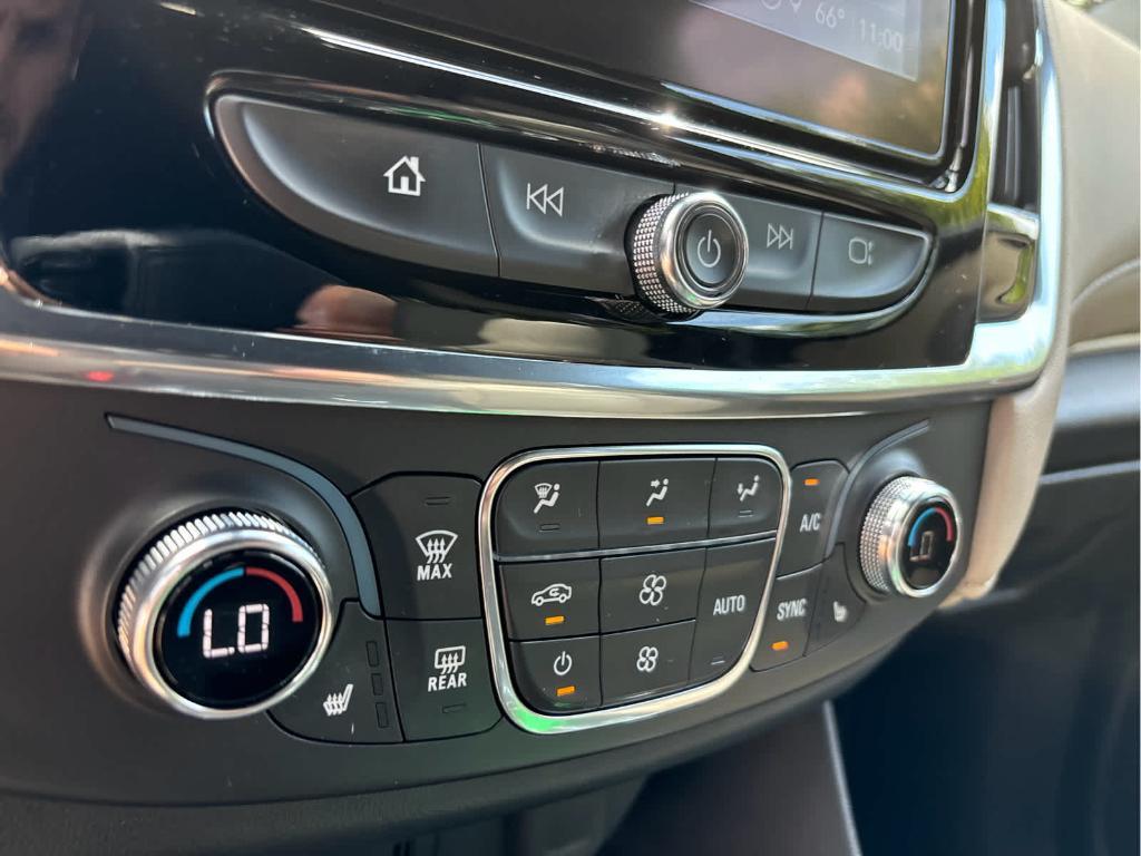 used 2023 Chevrolet Traverse car, priced at $33,499