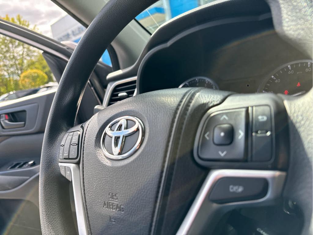 used 2015 Toyota Highlander car, priced at $16,399