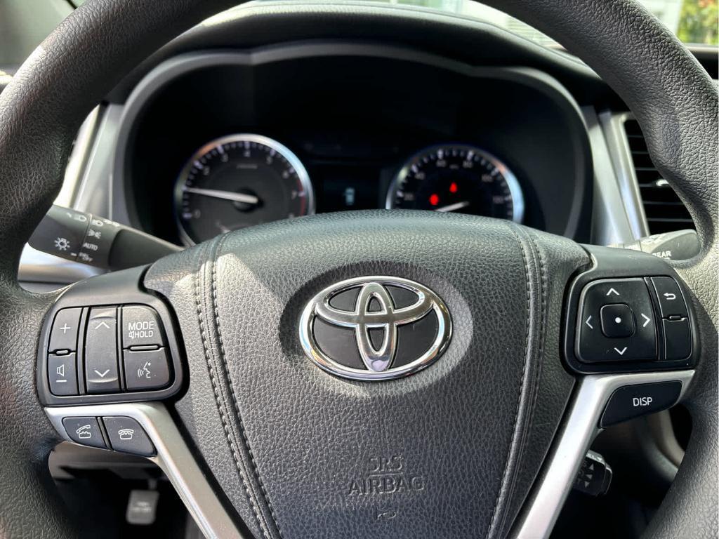 used 2015 Toyota Highlander car, priced at $16,399