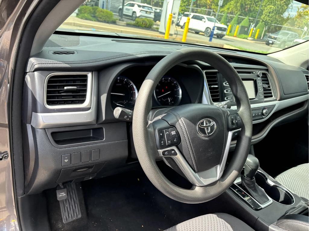 used 2015 Toyota Highlander car, priced at $16,399