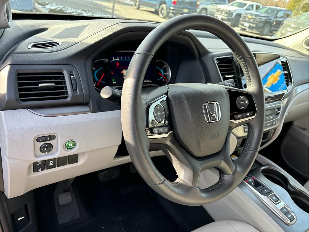 used 2022 Honda Pilot car, priced at $32,999