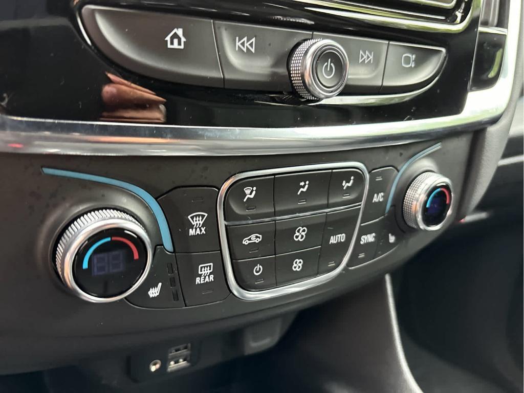 used 2023 Chevrolet Traverse car, priced at $37,799
