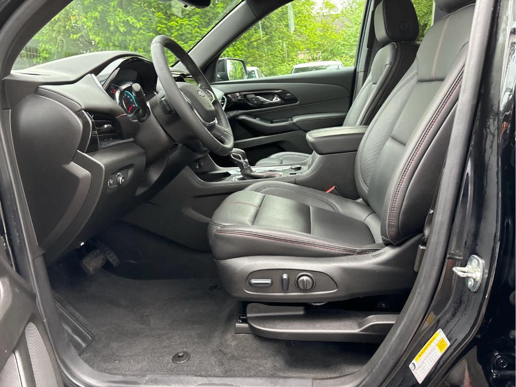 used 2023 Chevrolet Traverse car, priced at $37,799