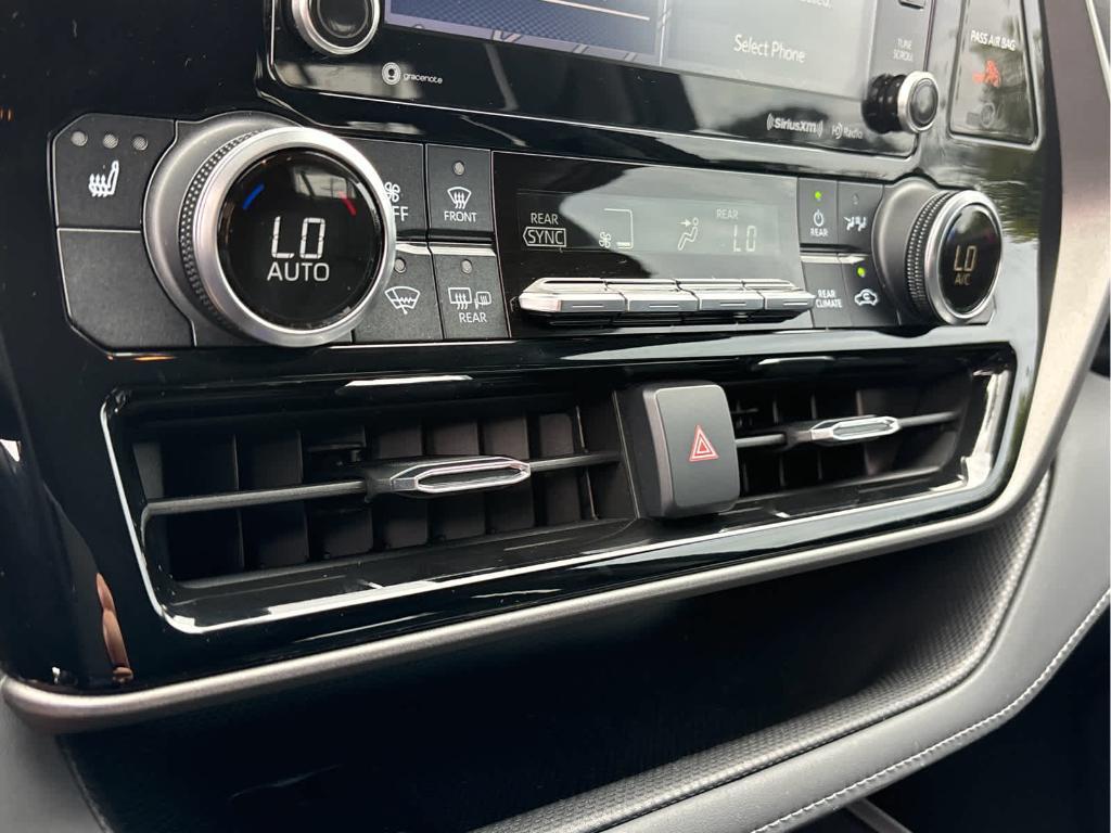 used 2022 Toyota Highlander car, priced at $35,999