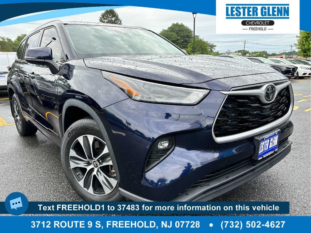 used 2022 Toyota Highlander car, priced at $35,999
