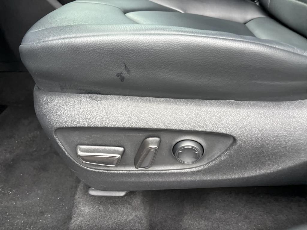 used 2022 Toyota Highlander car, priced at $35,999