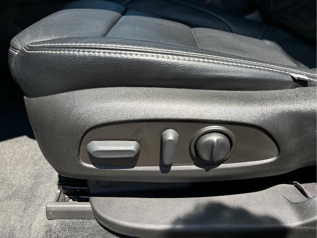 used 2022 Chevrolet Traverse car, priced at $28,499