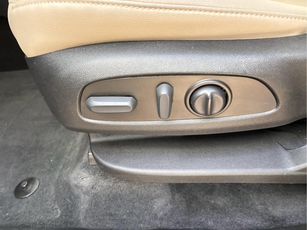 used 2023 Chevrolet Traverse car, priced at $32,399