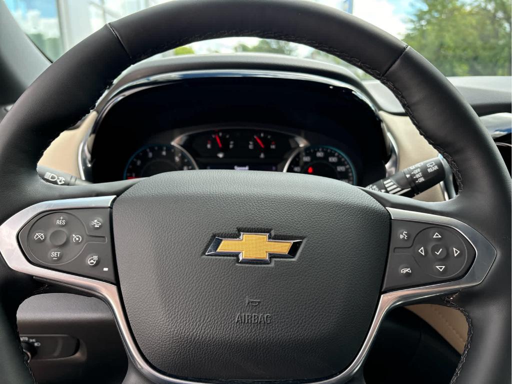 used 2023 Chevrolet Traverse car, priced at $32,399
