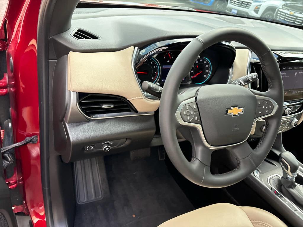 used 2023 Chevrolet Traverse car, priced at $32,399