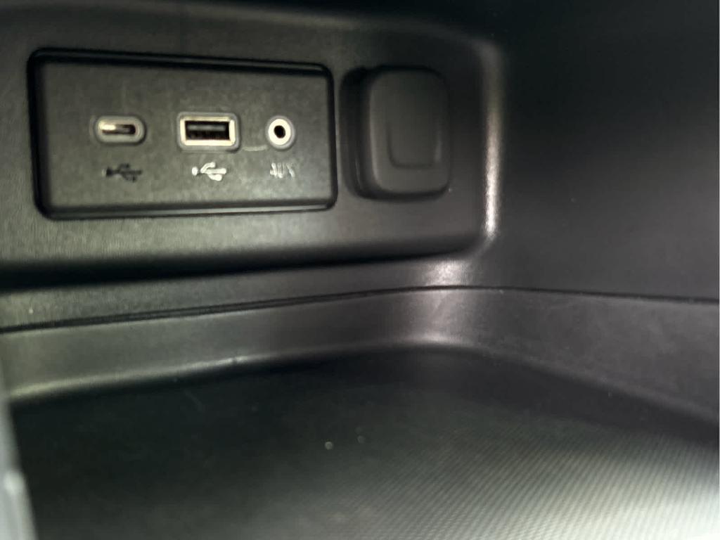 used 2024 Chevrolet Equinox car, priced at $29,299