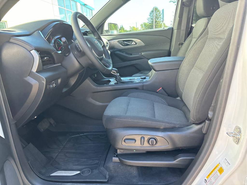 used 2023 Chevrolet Traverse car, priced at $27,999