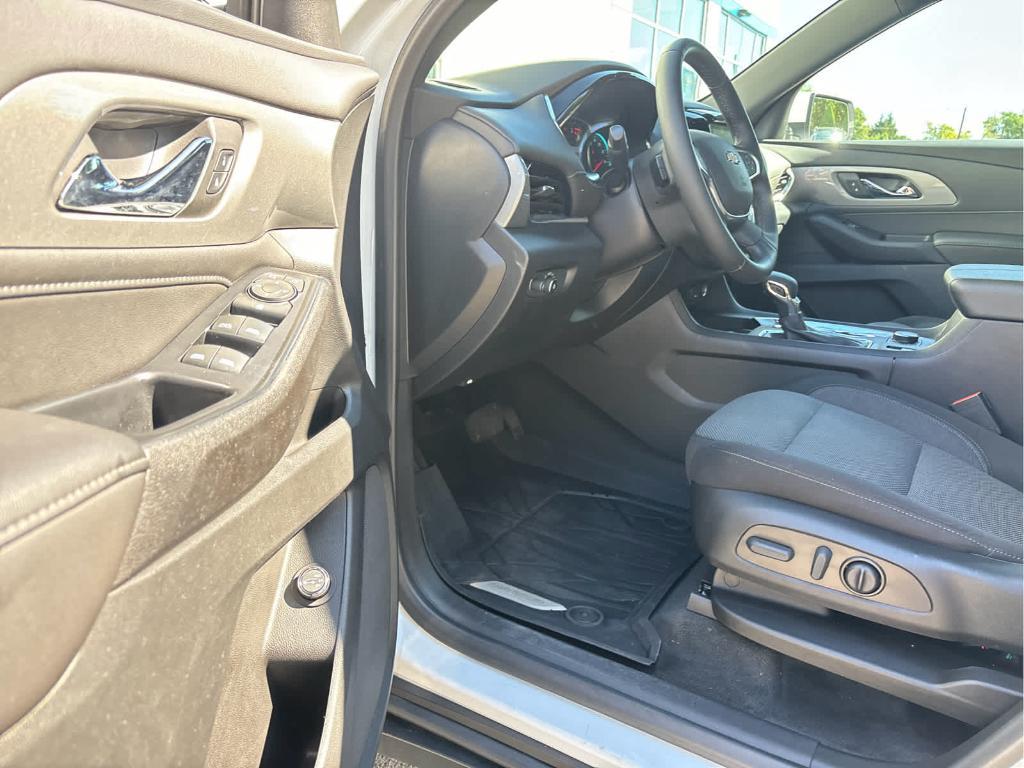 used 2023 Chevrolet Traverse car, priced at $27,999