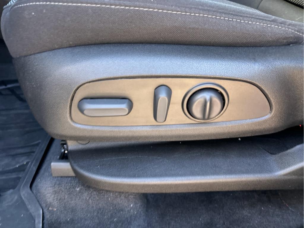 used 2023 Chevrolet Traverse car, priced at $27,999