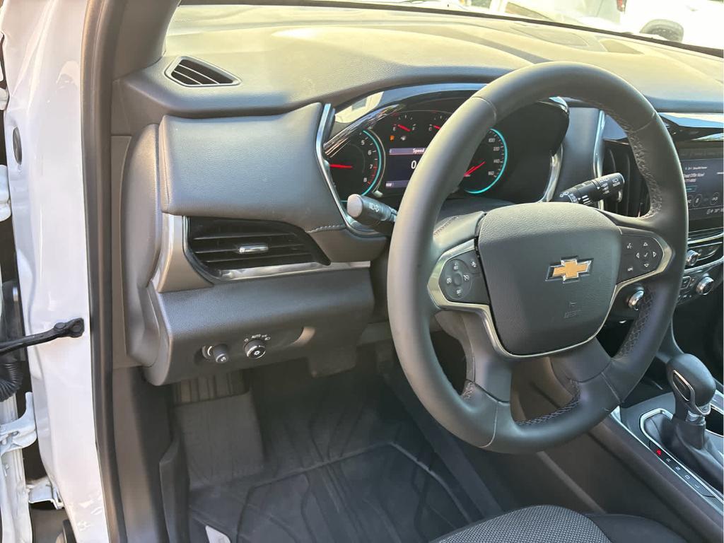 used 2023 Chevrolet Traverse car, priced at $27,999