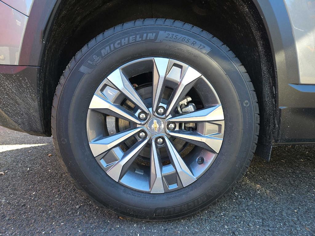 new 2026 Chevrolet Equinox car, priced at $32,933