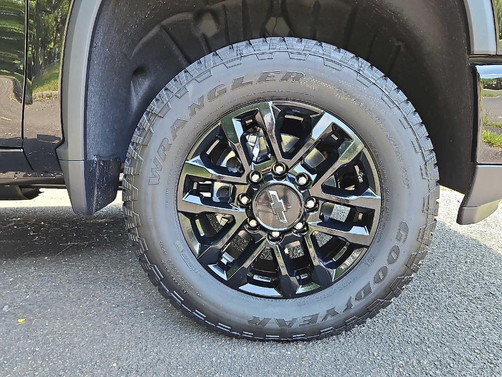 new 2025 Chevrolet Silverado 2500 car, priced at $64,642