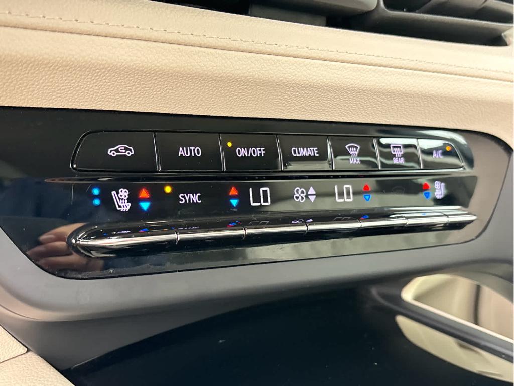 used 2022 Buick Envision car, priced at $31,599