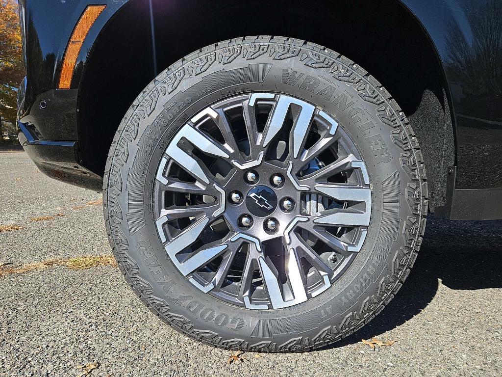 new 2026 Chevrolet Suburban car, priced at $80,720