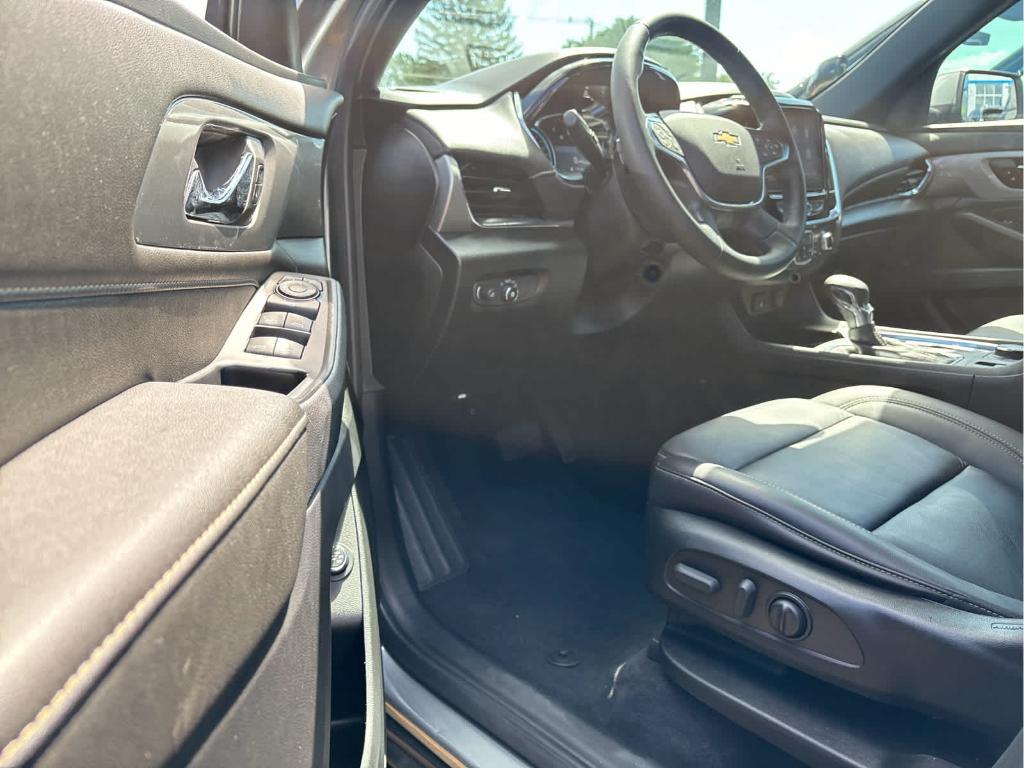used 2023 Chevrolet Traverse car, priced at $33,499
