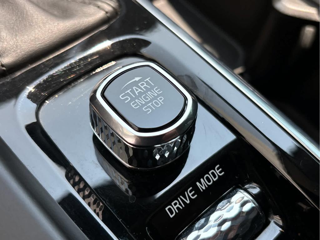 used 2021 Volvo XC60 car, priced at $33,399