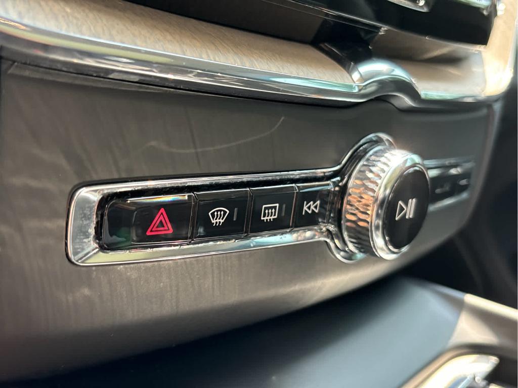 used 2021 Volvo XC60 car, priced at $33,399