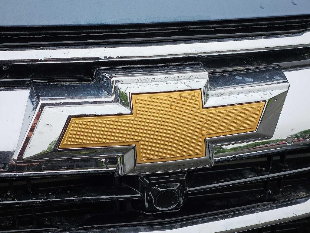 new 2026 Chevrolet Equinox car, priced at $31,203