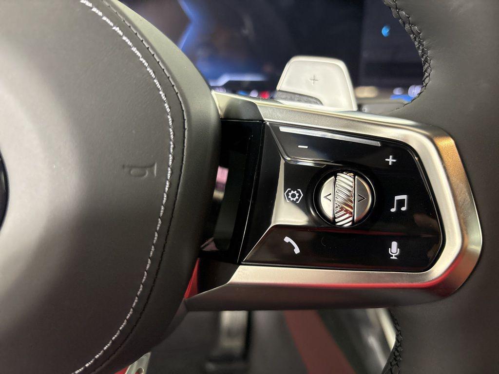new 2025 BMW 760 car, priced at $132,635