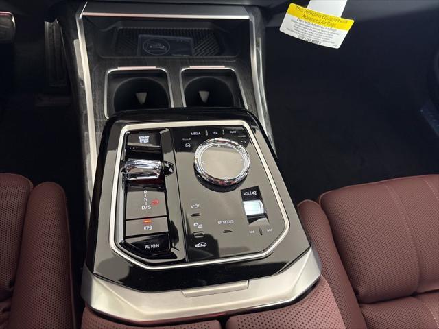 new 2025 BMW 760 car, priced at $132,635