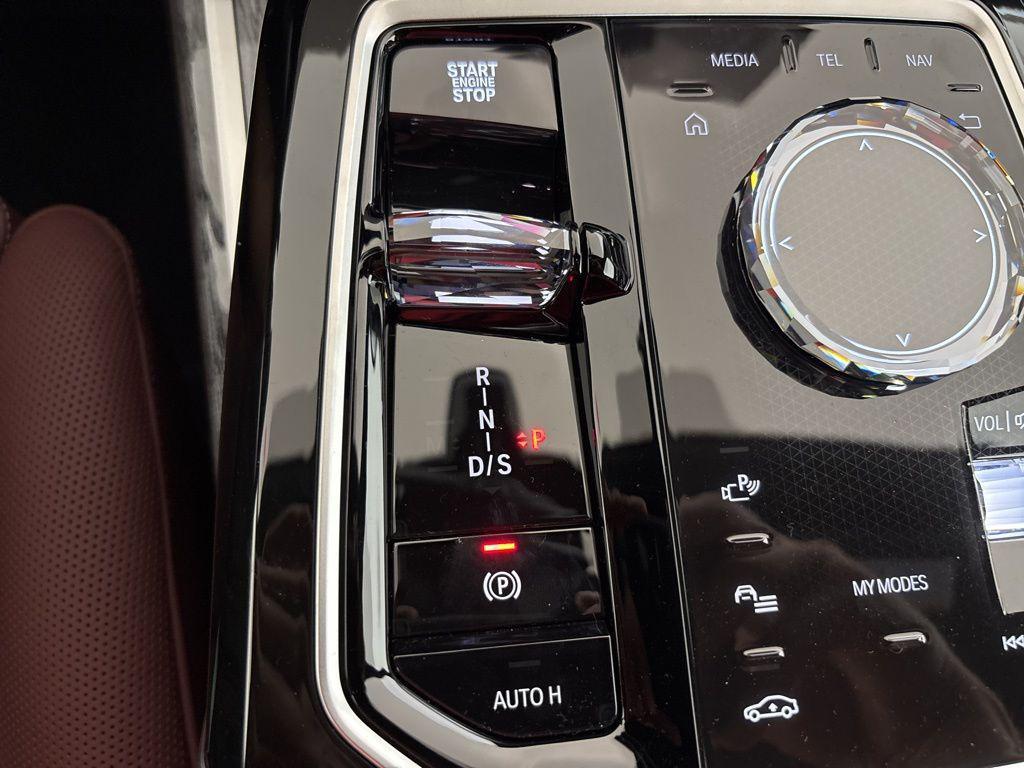 new 2025 BMW 760 car, priced at $132,635