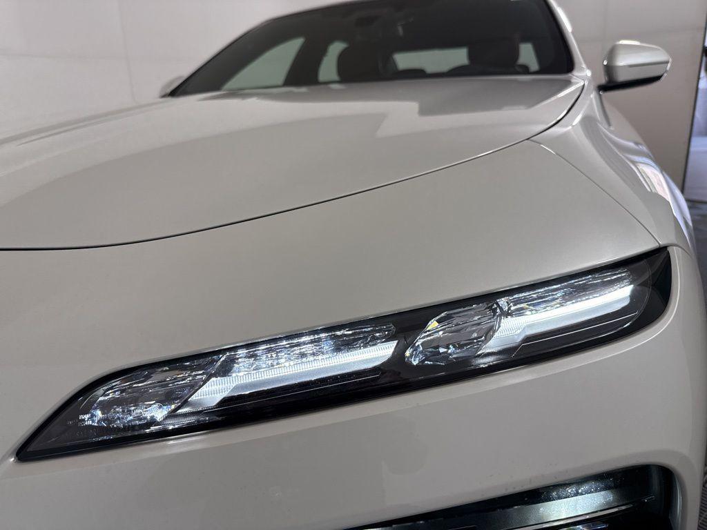 new 2025 BMW 760 car, priced at $136,235