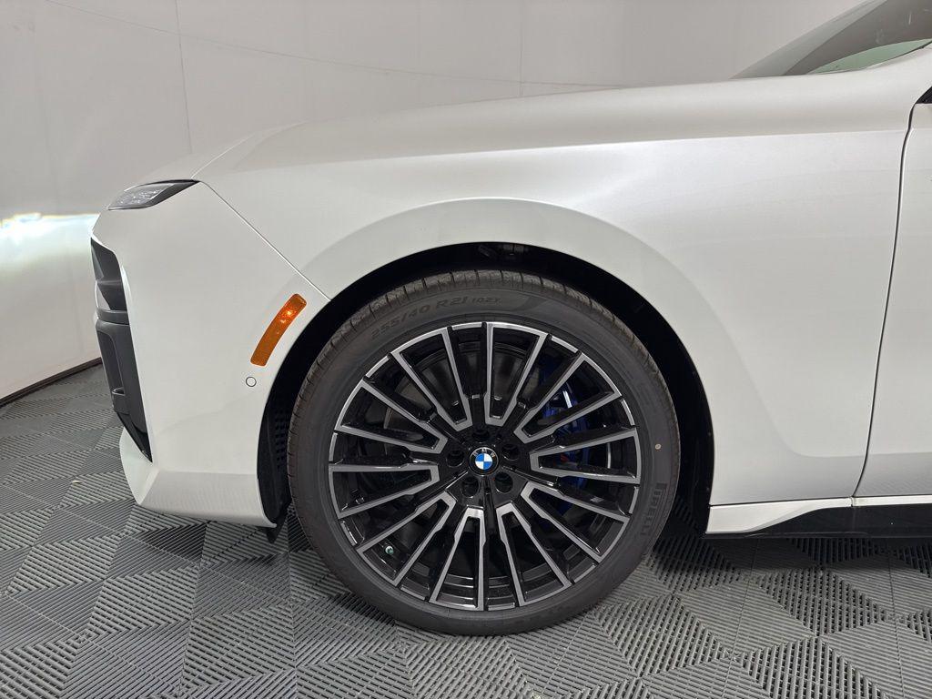 new 2025 BMW 760 car, priced at $136,235