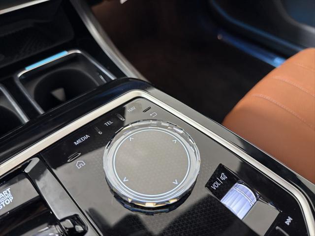 new 2025 BMW 760 car, priced at $136,235