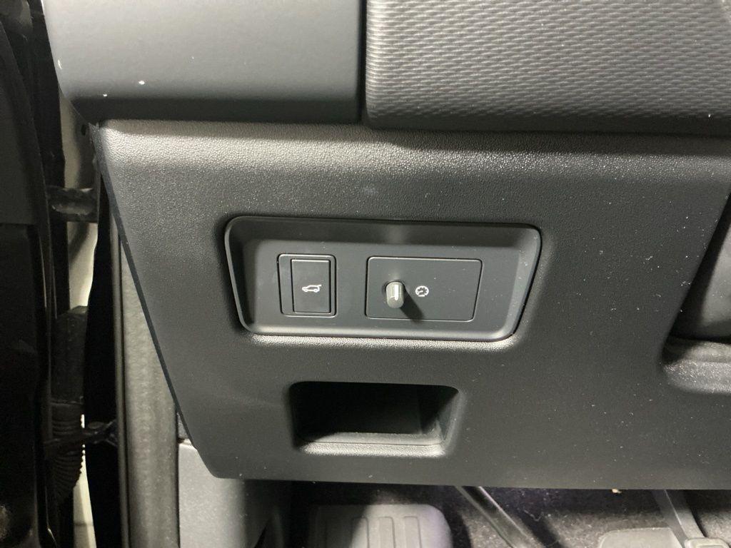 used 2021 Land Rover Discovery car, priced at $31,962