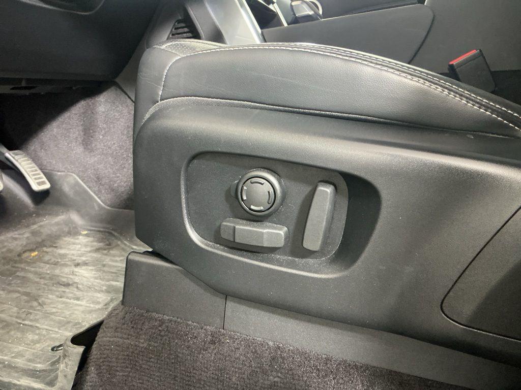 used 2021 Land Rover Discovery car, priced at $31,962