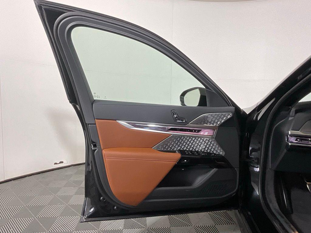 new 2025 BMW 760 car, priced at $137,625
