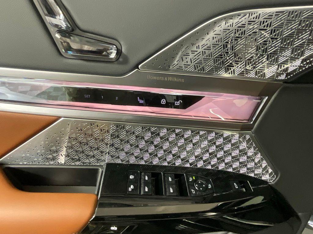 new 2025 BMW 760 car, priced at $137,625