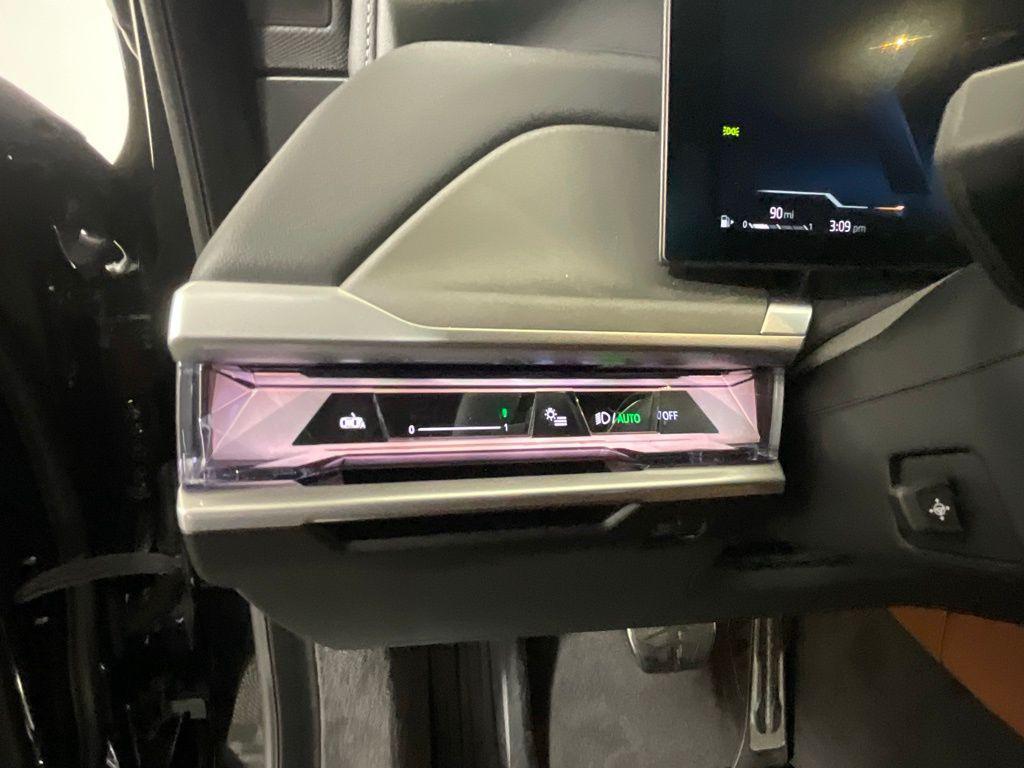 new 2025 BMW 760 car, priced at $137,625