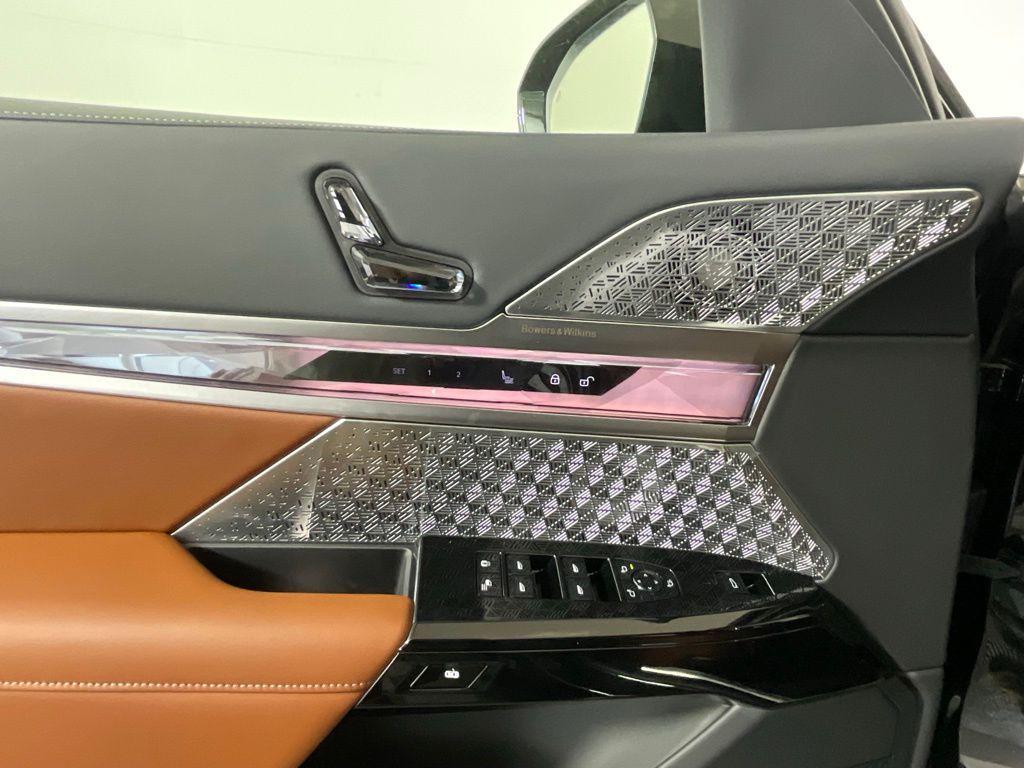 new 2025 BMW 760 car, priced at $137,625
