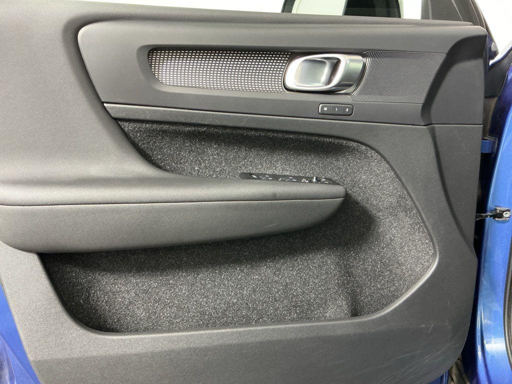 used 2021 Volvo XC40 car, priced at $24,762