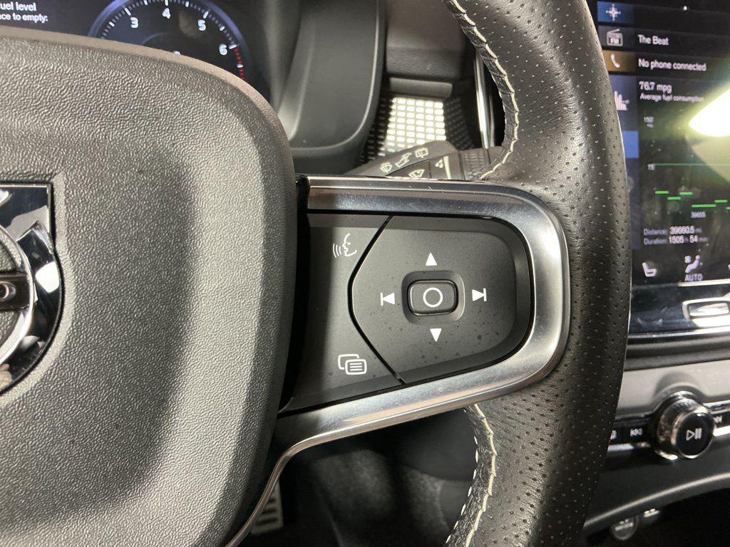 used 2021 Volvo XC40 car, priced at $24,762