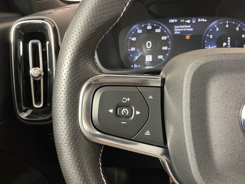 used 2021 Volvo XC40 car, priced at $24,762