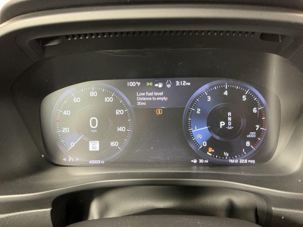 used 2021 Volvo XC40 car, priced at $24,762