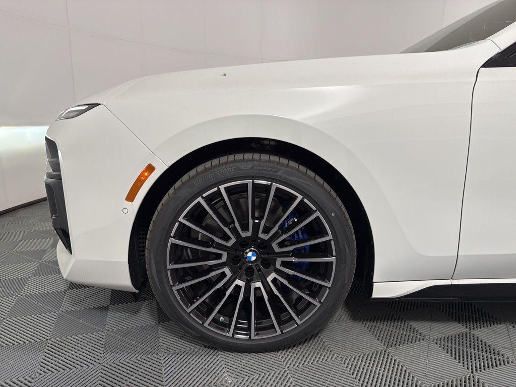 new 2025 BMW 760 car, priced at $129,225