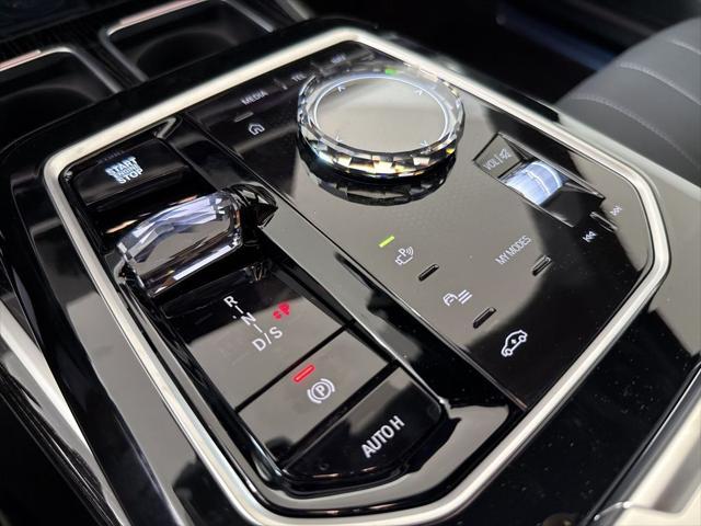 new 2025 BMW 760 car, priced at $129,225